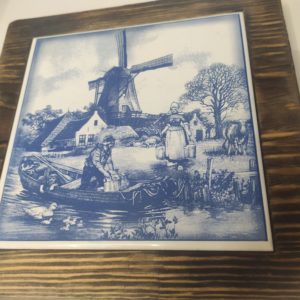 Obrazek ciemna deska  20×20 cm z płytką vintage  holenderska