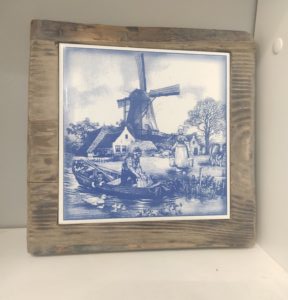 Obrazek bielona deska  20×20 cm z płytką vintage  holenderska