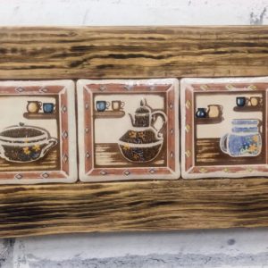 Obrazek w desce 40×20 cm z  3 płytkami ceramicznymi Kuchnia