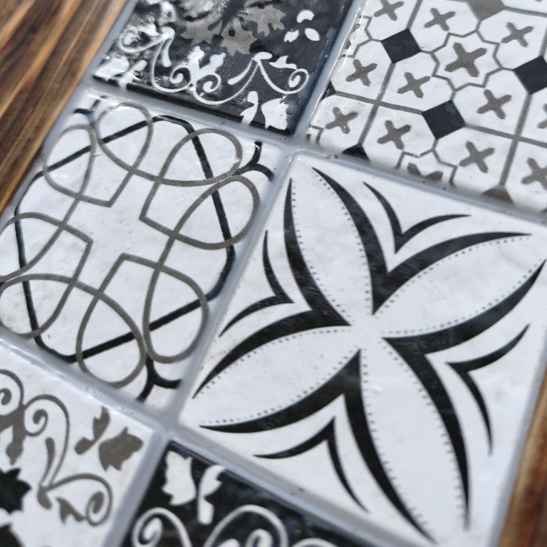 Deska do serwowania z mozaiką – Azulejos Bianco Nero - obrazek 3