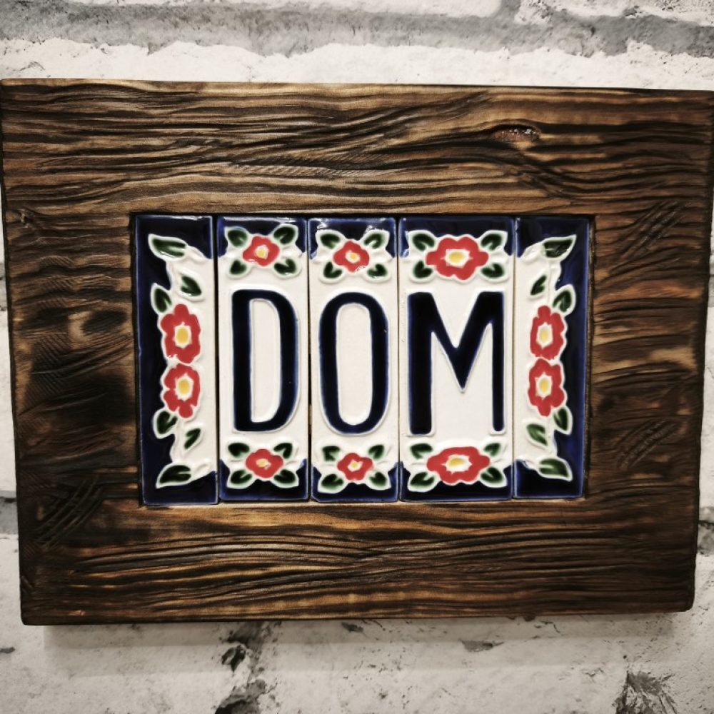 deska dokor z napisem dom (1)
